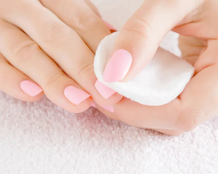 مزيل مناكير - nail polish remover